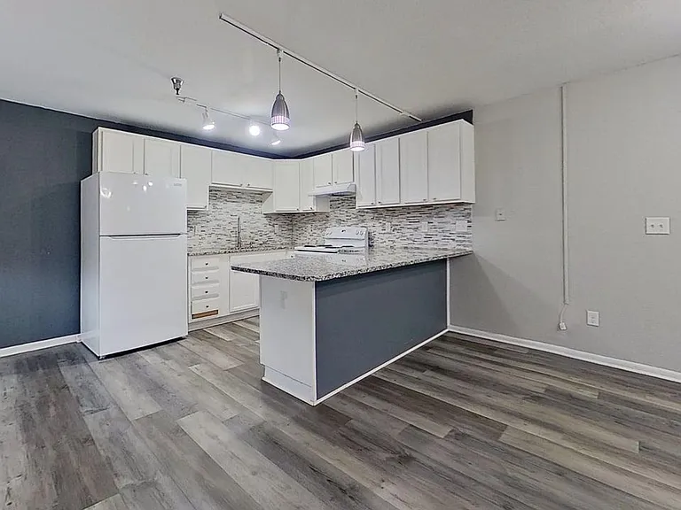 Nicollet Avenue Apartments — Photo 8