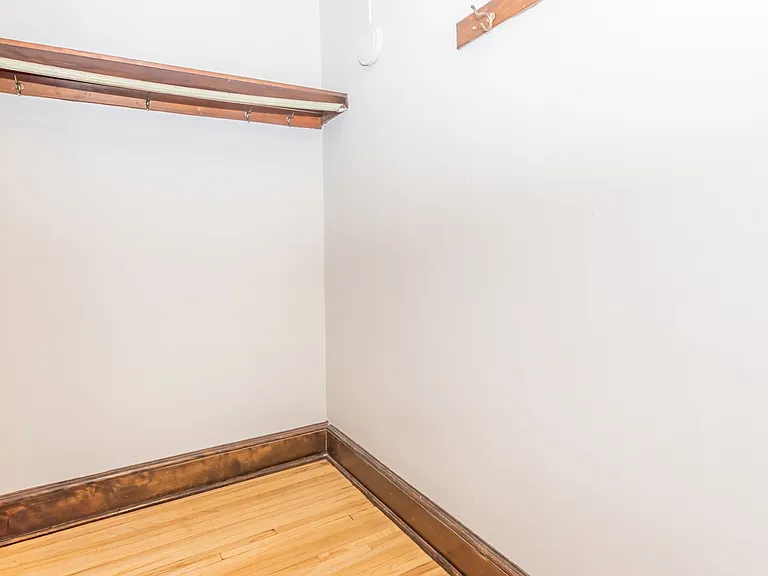 Raymond Apartments — Photo 12