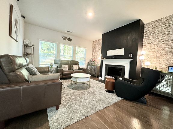 5th image of 953 Rachel Anne Dr