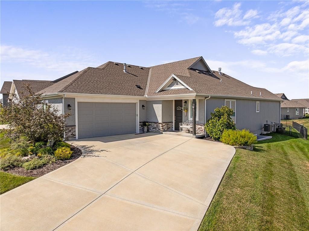 16934 S Heatherwood St, Olathe, KS 66062 | Zillow