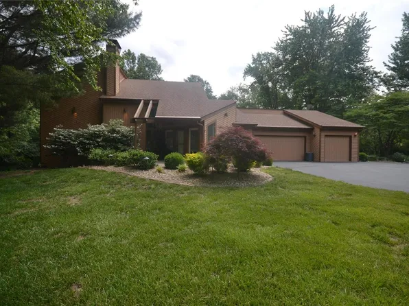 400 Covered Bridge Ln, Belleville, IL 62221