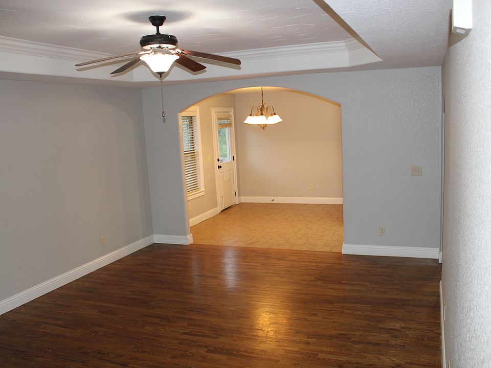 1st image of 1104 W Cunningham Ave