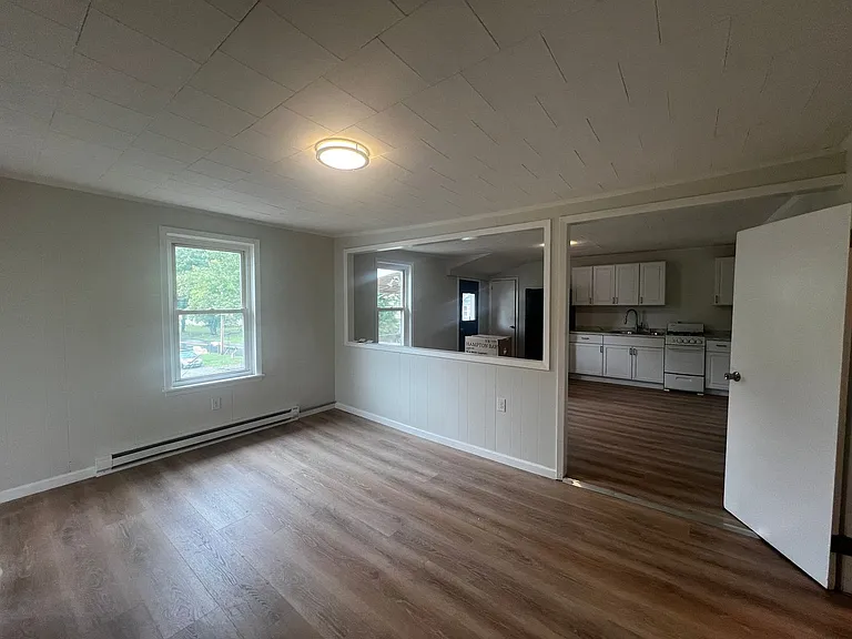 490 Hartford Pike — Photo 6