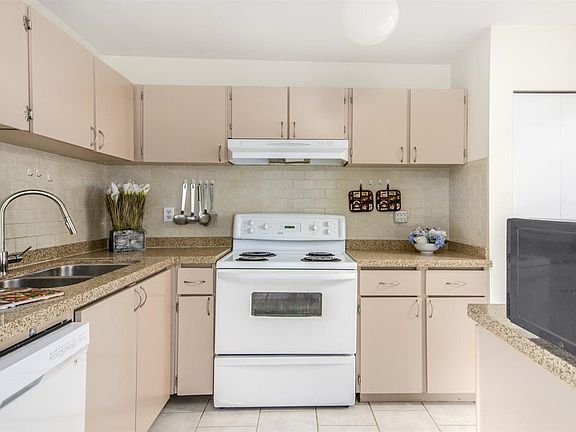 5th image of 8700 Ackroyd Rd #123