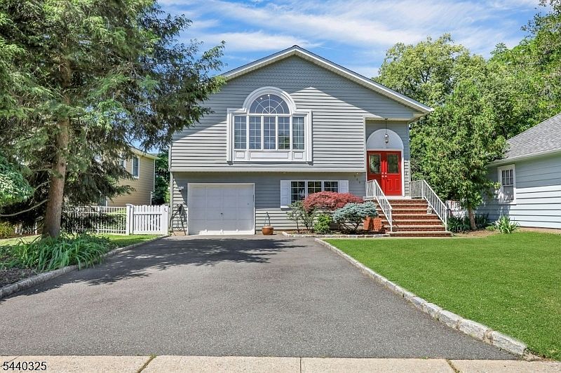 1st image of 348 Highwood Ave