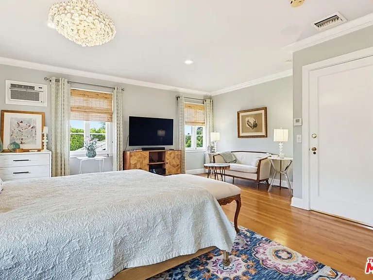 516 S Rimpau Blvd — Photo 56
