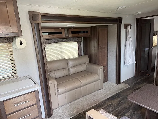 1615 Sycamore Way — Photo 3