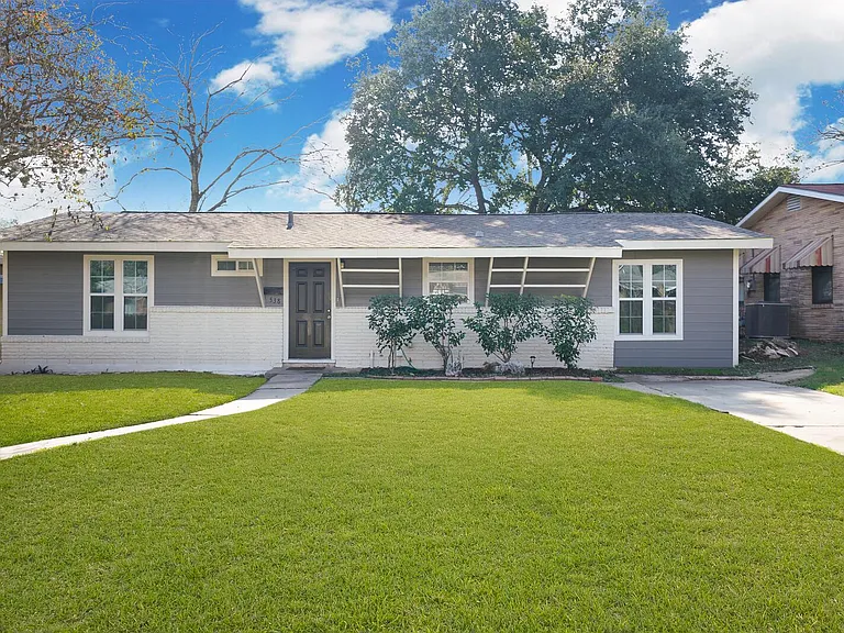 538 Schmeltzer Ln — Photo 1