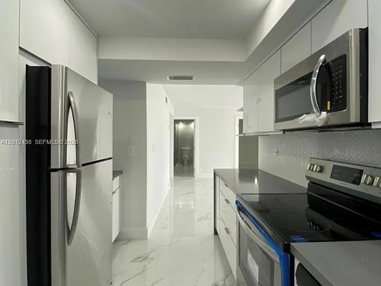6039 Collins Ave #1033 — Photo 3