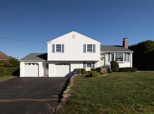 26 Pickens Dr, Newington, CT 06111