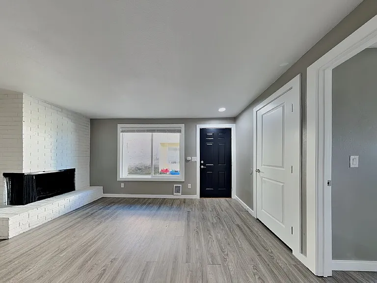 1105 S Woodlawn St #1 — Photo 33