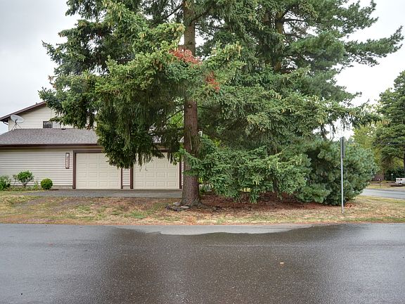 4th image of 9210 SE Northgate Ave