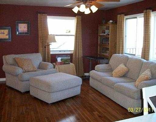 3rd image of 2527 Chateau Dr