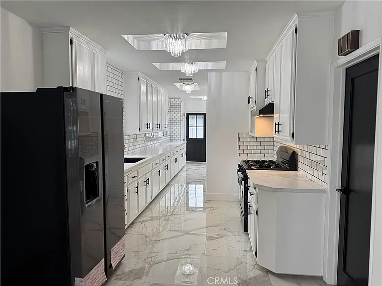 310 Alexander St — Photo 29