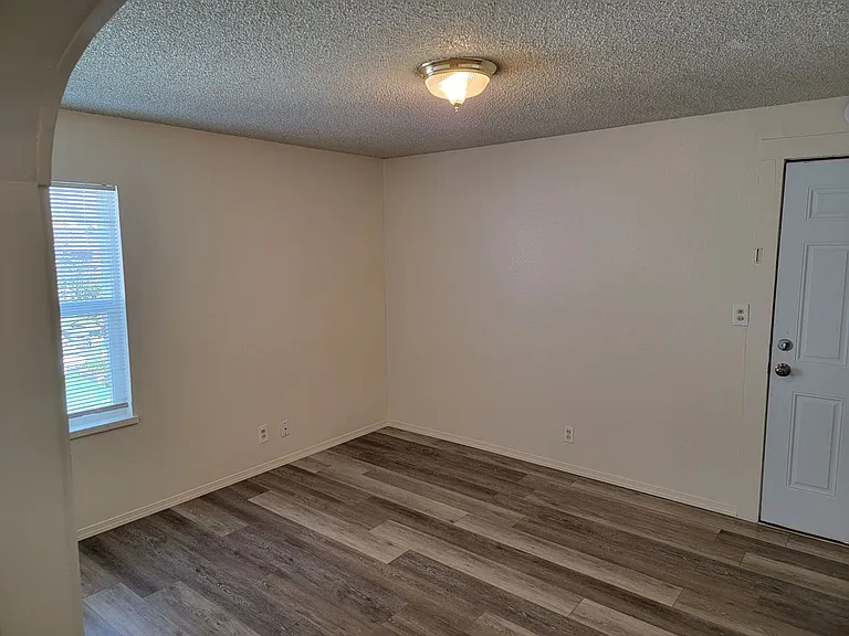 Avondale Apartments — Photo 86