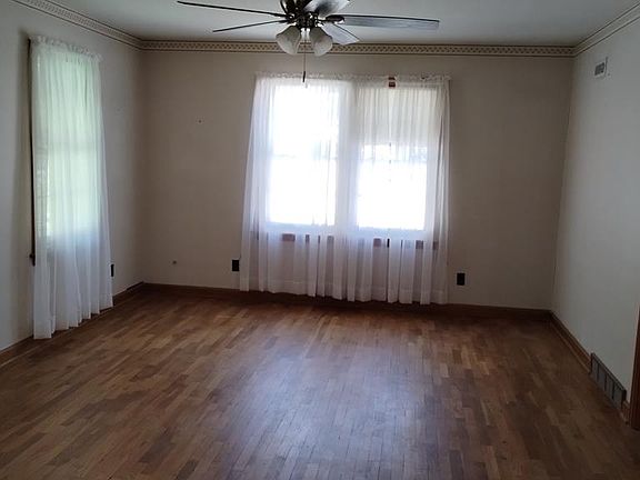 4th image of 717 S 10th St