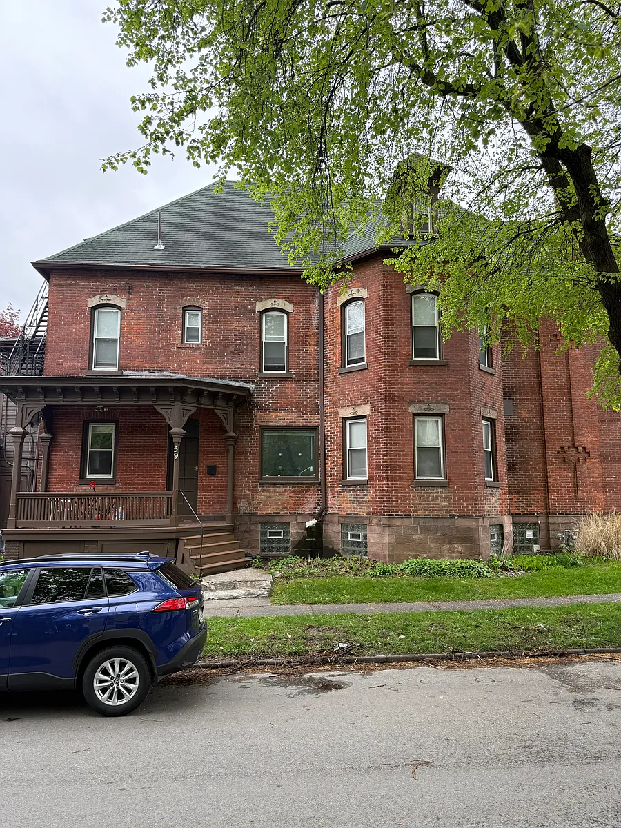Building Photo - 42 Rowley St #7