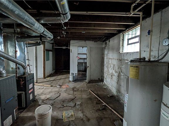 3rd image of 3557 E 135th St