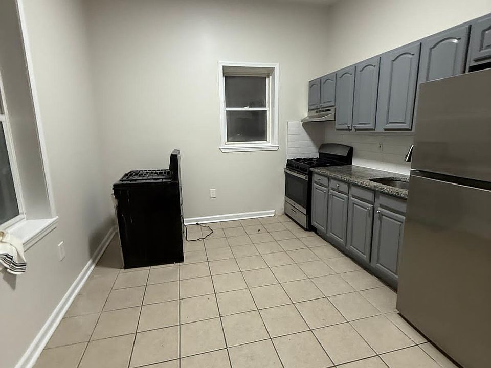 1st image of 554 Prospect St #4