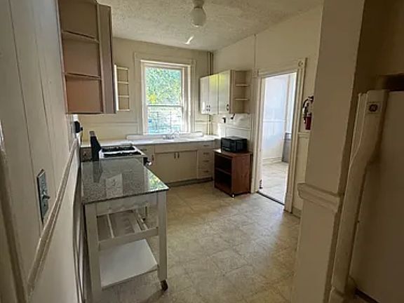 5th image of 102 S Arthur Ashe Blvd APT 2