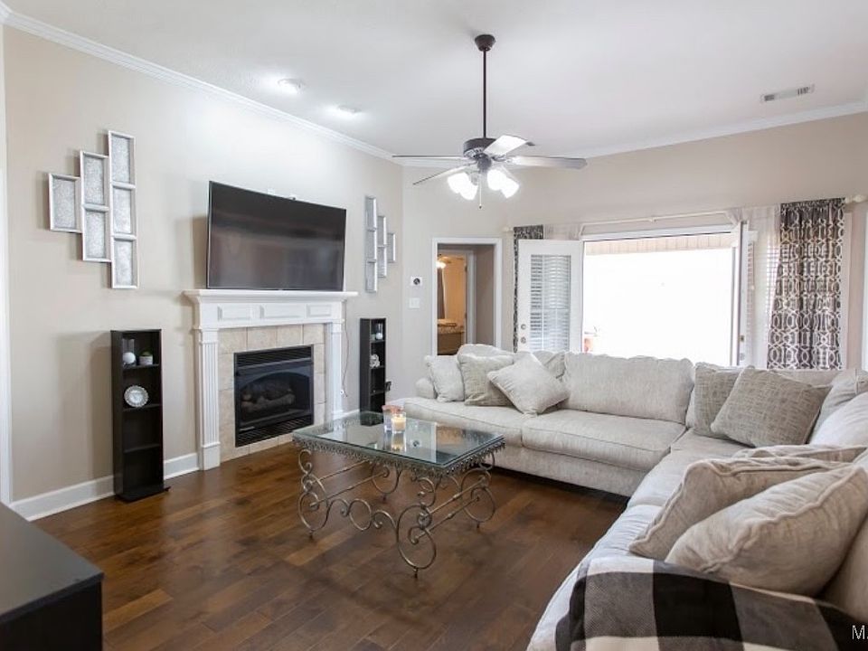 2nd image of 521 Breckinridge Ln