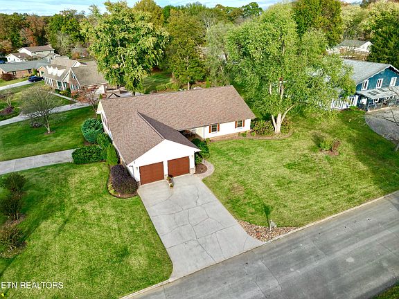 2nd image of 2102 Wakefield Cir