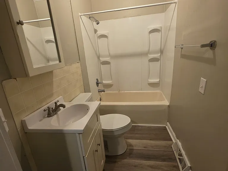 21 Bartlett Ave — Photo 2