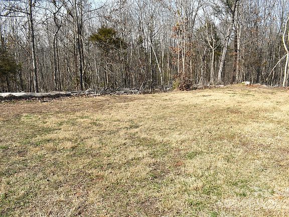 5th image of 679 Kilborne Dr