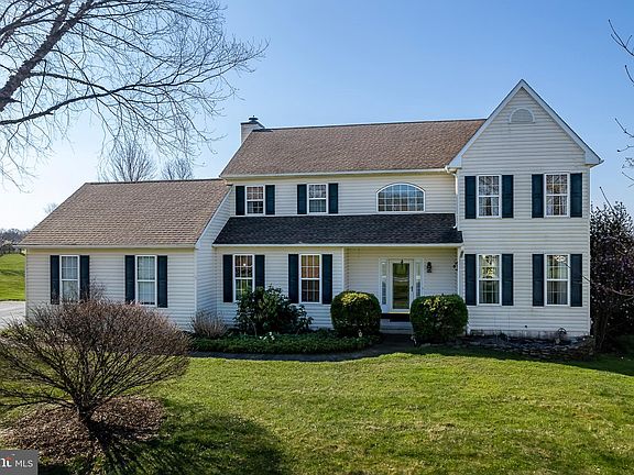 2nd image of 318 Autumn Hill Dr