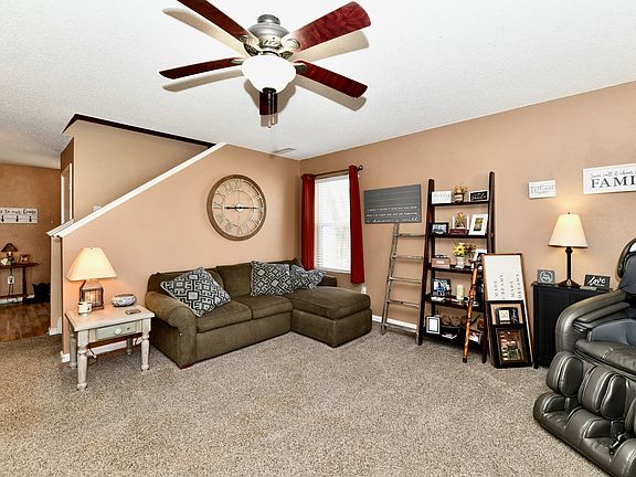 4th image of 3418 Roundlake Ln