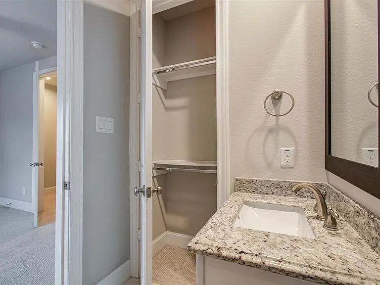 610 Delano St — Photo 23