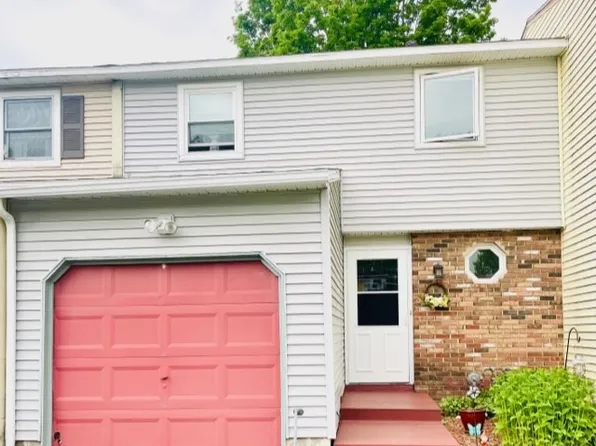 8015B Marlin Dr, Clay, NY 13041