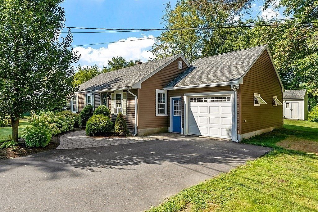 254 Pleasant St, Lunenburg, MA 01462 Zillow