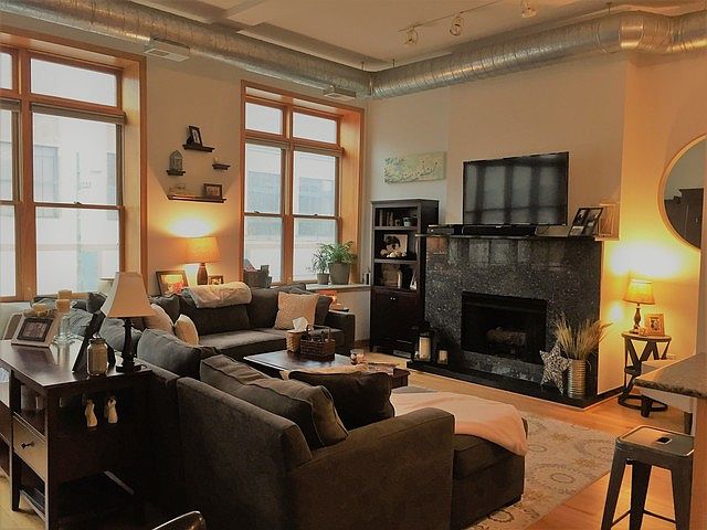 1st image of 3160 N Lincoln Ave Unit 207