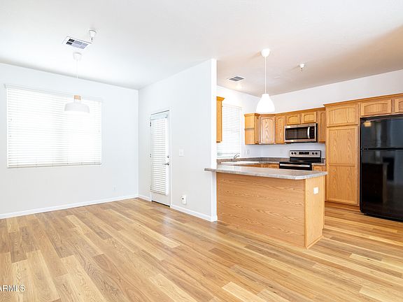 4th image of 2376 W SILVERTON Drive