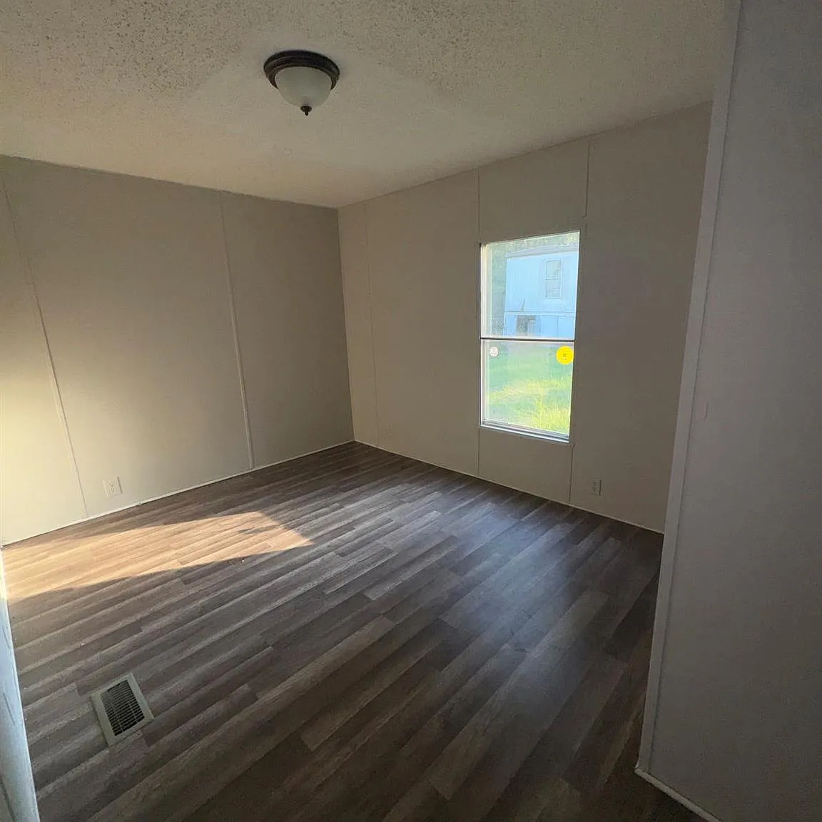 2 bed, 1.5 bath, 1568 sqft, $1,000 — Photo 2