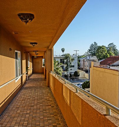 4th image of 4837 Beverly Blvd APT 303