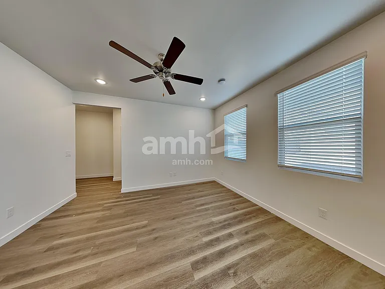 18480 W Cottontail Ln — Photo 5