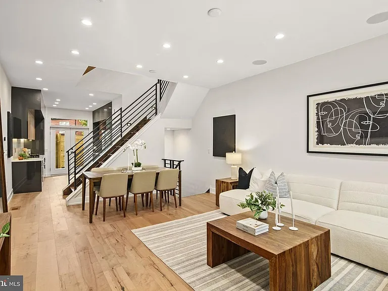 2403 Grays Ferry Ave — Photo 3