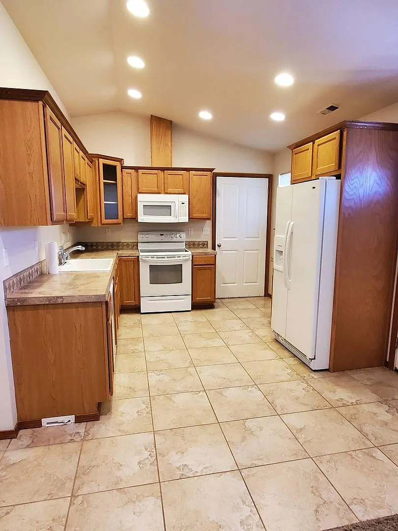 7579 Cox Street — Photo 3