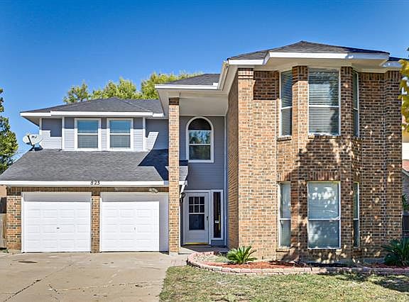2nd image of 823 Foxridge Dr