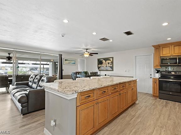 4th image of 1510 SE 21st Ave