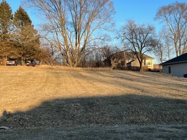 1211 Beaver Lake Blvd, Plattsmouth, NE 68048