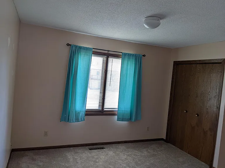 2300 Amberwood Dr — Photo 27
