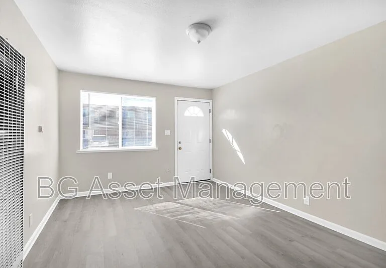 150 Marina Way — Photo 2