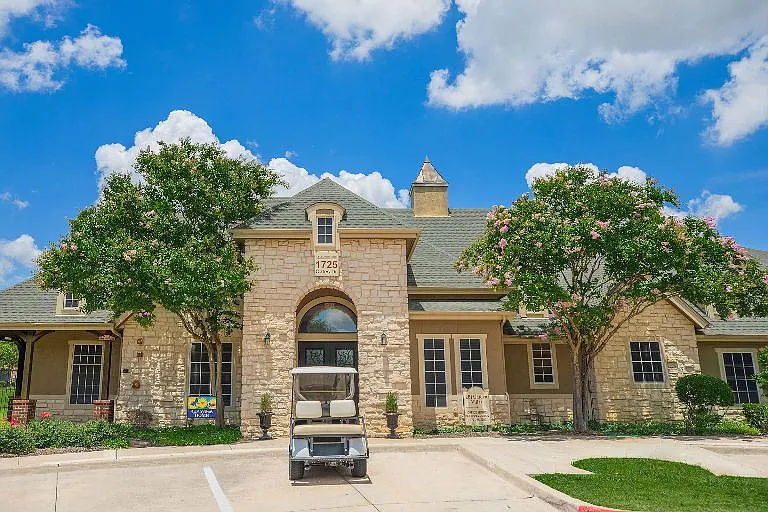LBJ Garden Villas — Photo 2