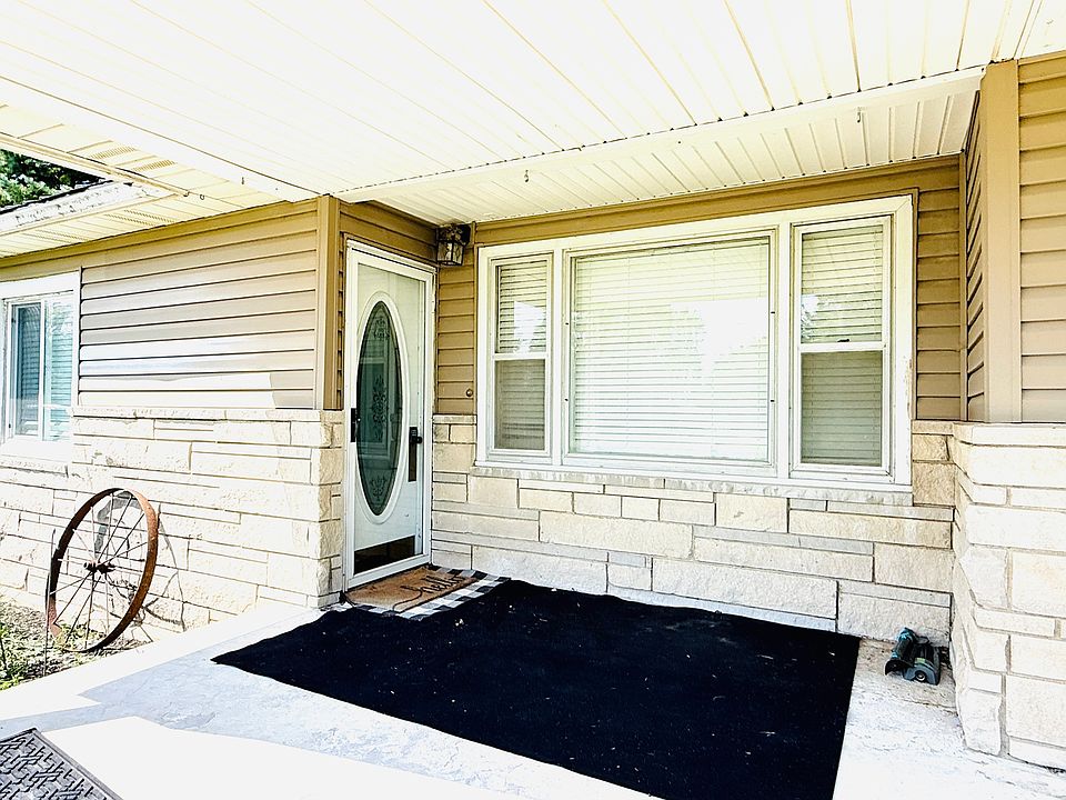 1st image of 575 E Main St