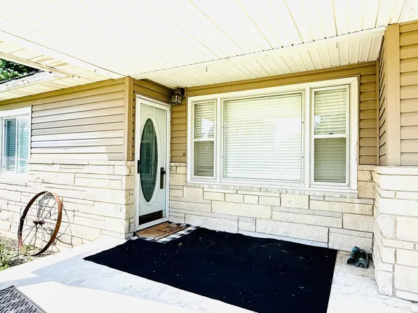 575 E Main St, Wellington, IL 60973