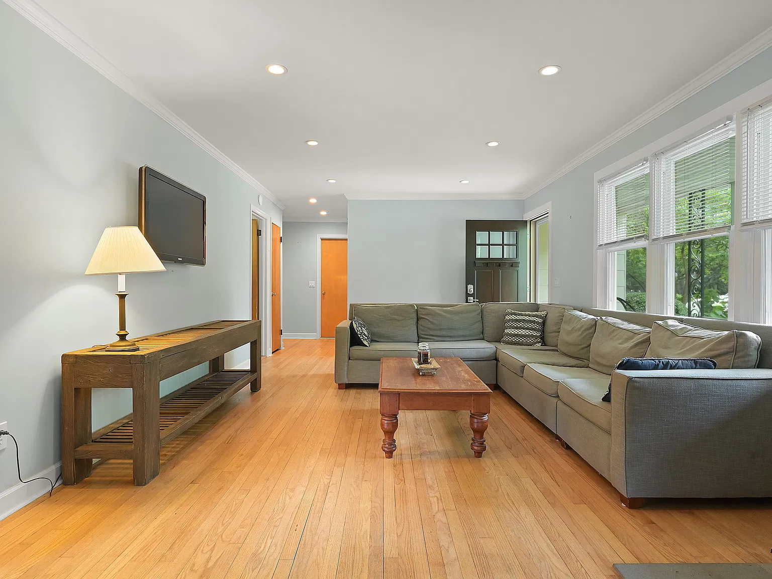 Year Round Rental in Hampton Bays — Photo 4