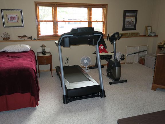 3rd image of 15704 Alpine Cir